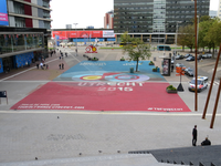 828645 Gezicht op de vloerschildering 'Grand Départ - Tour de France Utrecht 2015' van de graffiti-kunstenaar 'Jan is ...